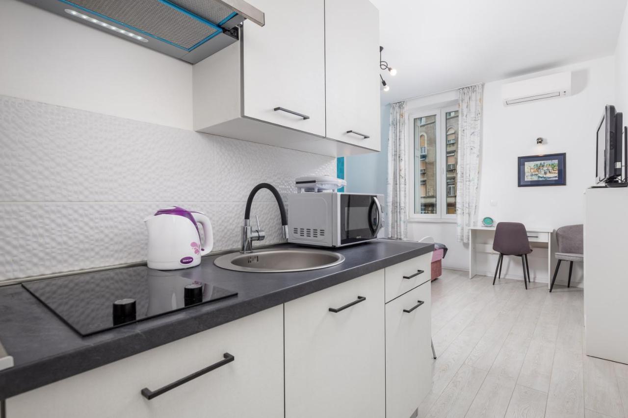 Studio Apartments Fran'S Rijeka Bagian luar foto