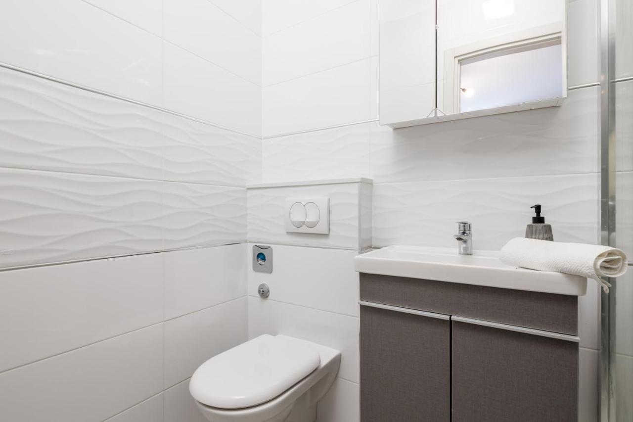 Studio Apartments Fran'S Rijeka Bagian luar foto