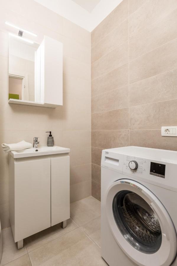 Studio Apartments Fran'S Rijeka Bagian luar foto